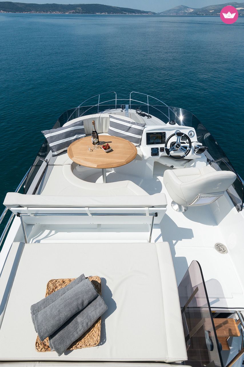 Bateau à moteur Beneteau Antares 36 600cv 8