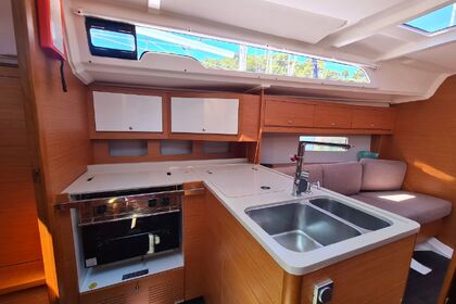 Hyra båt Segelbåt Dufour Yachts Dufour 37 - 3 cab. Zaton