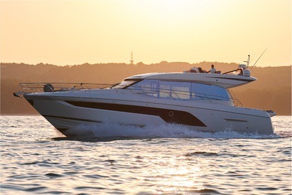 Charter Motorboat Prestige Yachts 590S Sopot