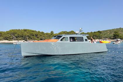 Charter Motorboat Colnago 45 Colnago 45 cabin Hvar