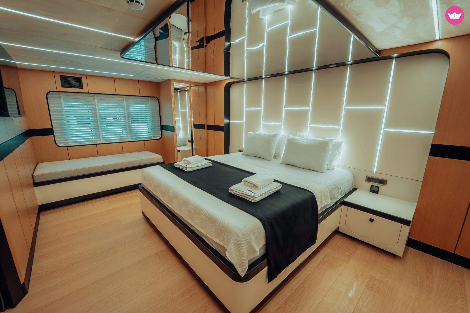 Yacht Custom built luxury Motor yacht Trawler 1440cv 7