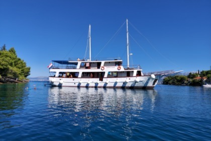 Hire Sailing yacht OTAC NIKOLA Mini cruiser Split