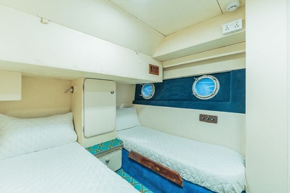 Explore Dubai on New Luxury 50ft Yacht best offer in Dubai Marina for up to 12 guest