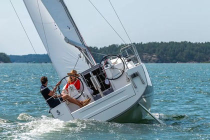 Disfruta alquilando este fantástico Beneteau Oceanis 30.1 Nuevo a Estrenar!