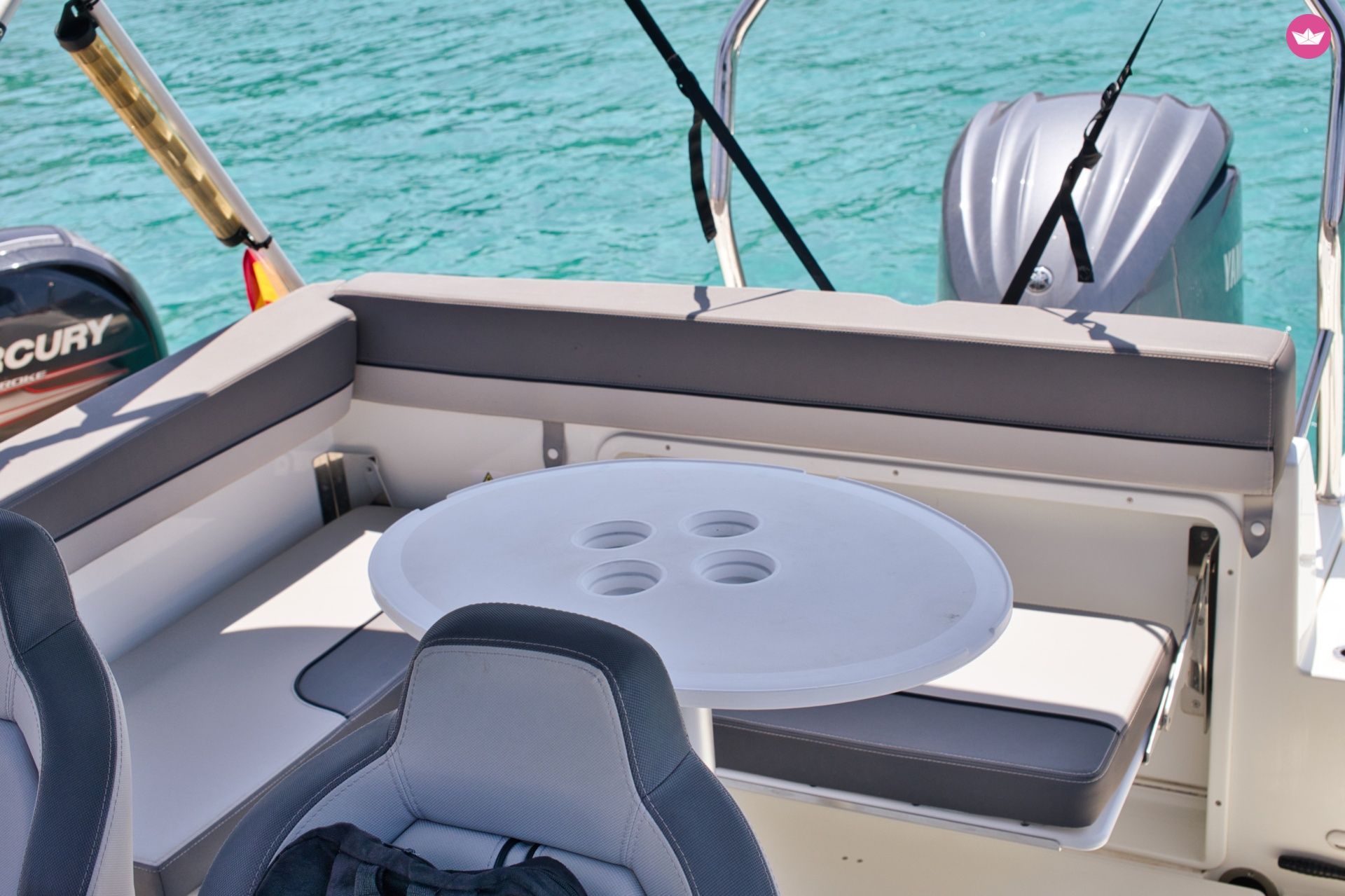 Bateau à moteur Jeanneau Cap Camarat 7.5 Cc 250cv 7