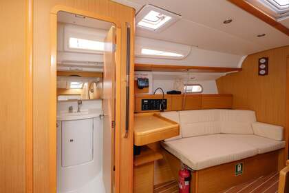 Sun Odyssey 42i - Winter Breeze