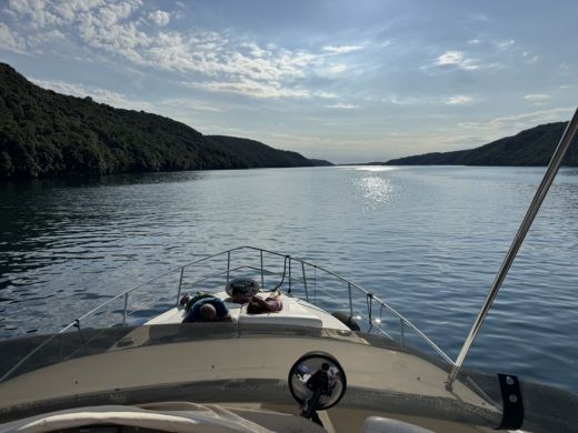 Rovinj Motorboat Azimut 42 Fly alt tag text