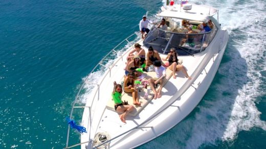 Cancún Motor Yacht Sunseeker Сamargue 44 alt tag text