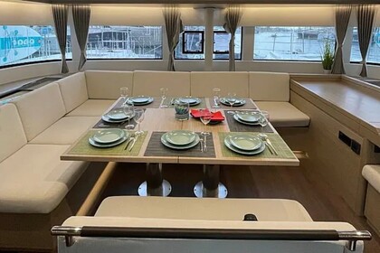 Location Catamaran  Lagoon 51 Le Pirée