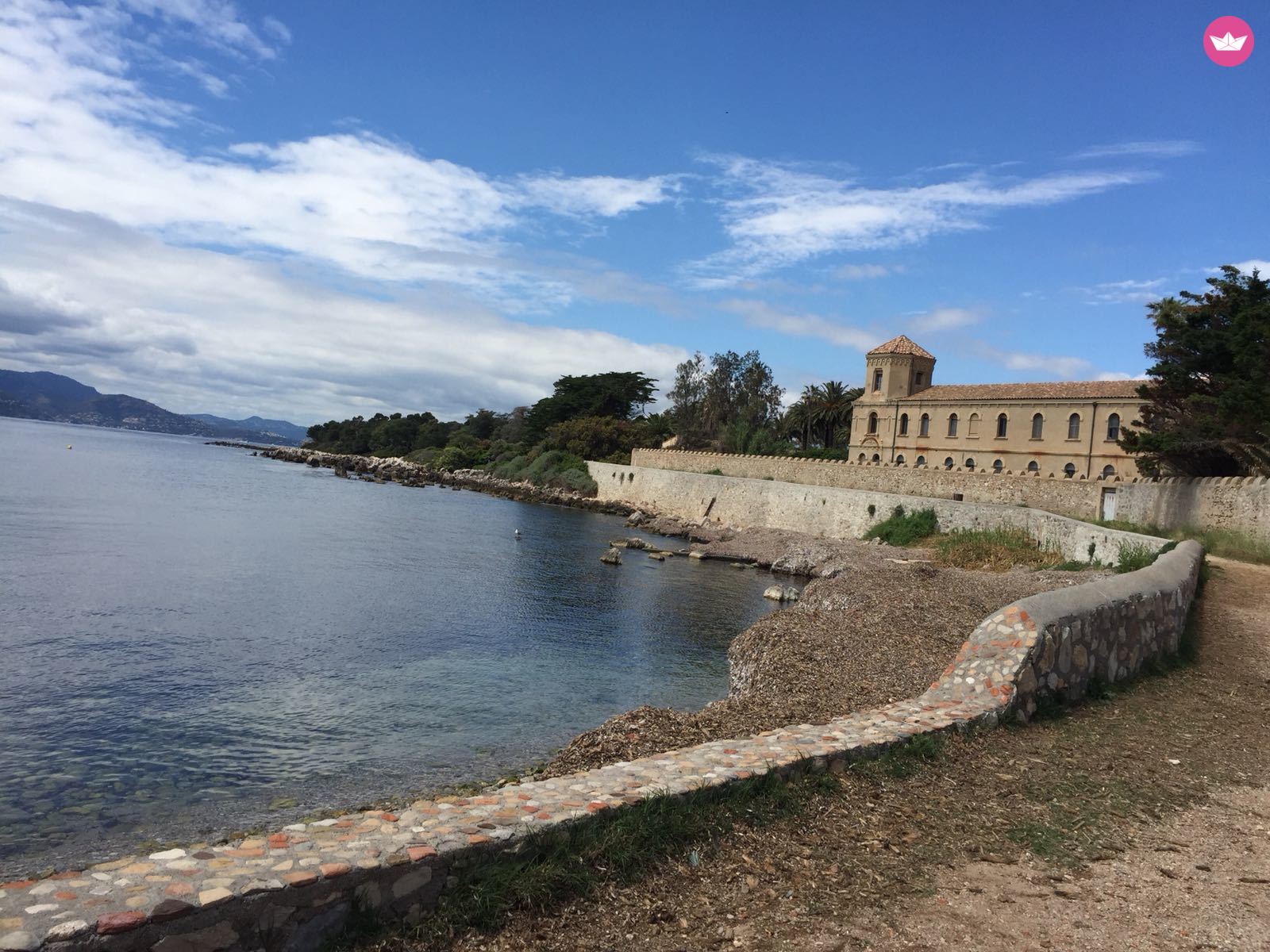 Location bateau à moteur à Antibes de particuliers et professionnels