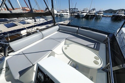 Verhuur Motorjacht Cobra Yachts Futura 40 Grand Horizon Punat