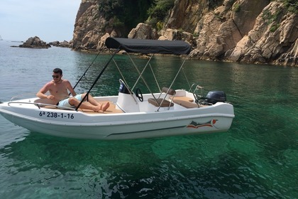 Lancha sin licencia en Blanes