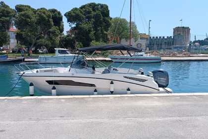 Hyra båt Motorbåt Karnic SL601 Trogir