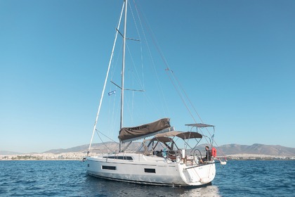 Hire Sailboat Bénéteau Oceanis 40.1 Lefkada