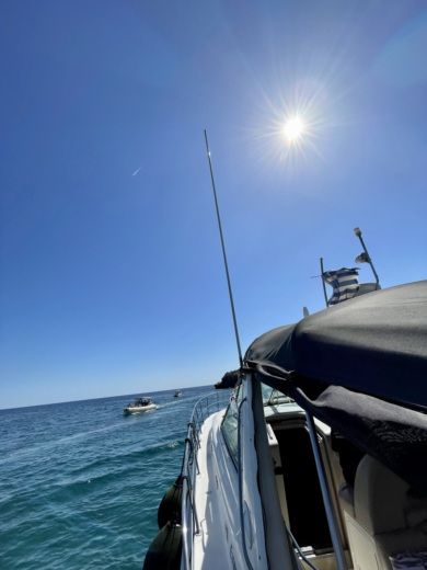 Ρόδος Motorboat Sea Ray 410 Express Cruiser alt tag text