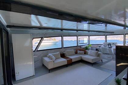 Custom Built trawler with a capacity of 8 people