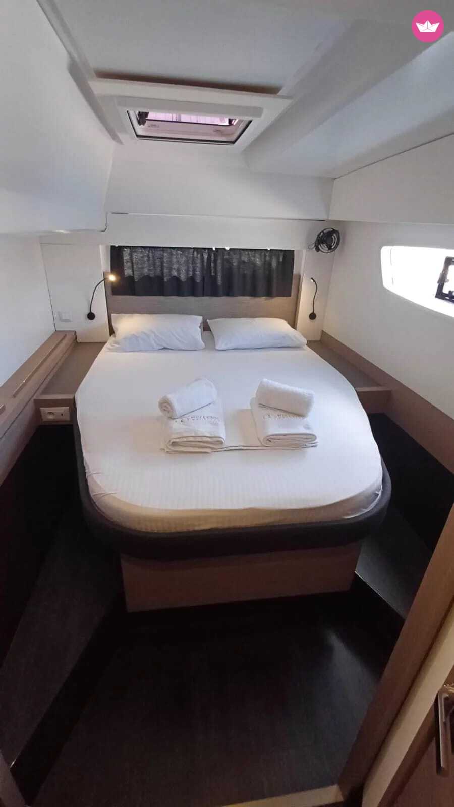 Catamaran Fountaine Pajot Astrea 42 12.58m 4