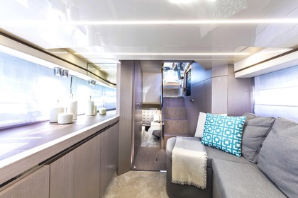 Invictus Yacht GT370