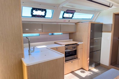 Hyra båt Segelbåt Bavaria Yachtbau Bavaria Voyager 45 Pula