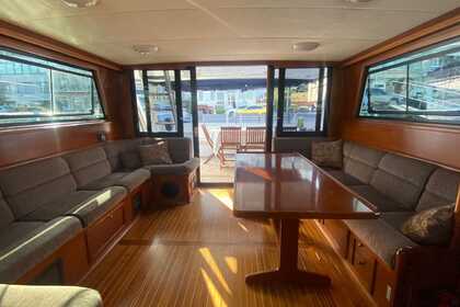 Bosporus cruise with luxury yacht