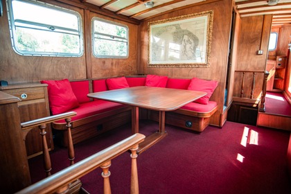 Noleggio Yacht a motore Navetta Classic Trowler Venezia