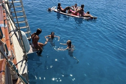 BOAT CHARTER FOR DAILY & WEEKLY HIRE