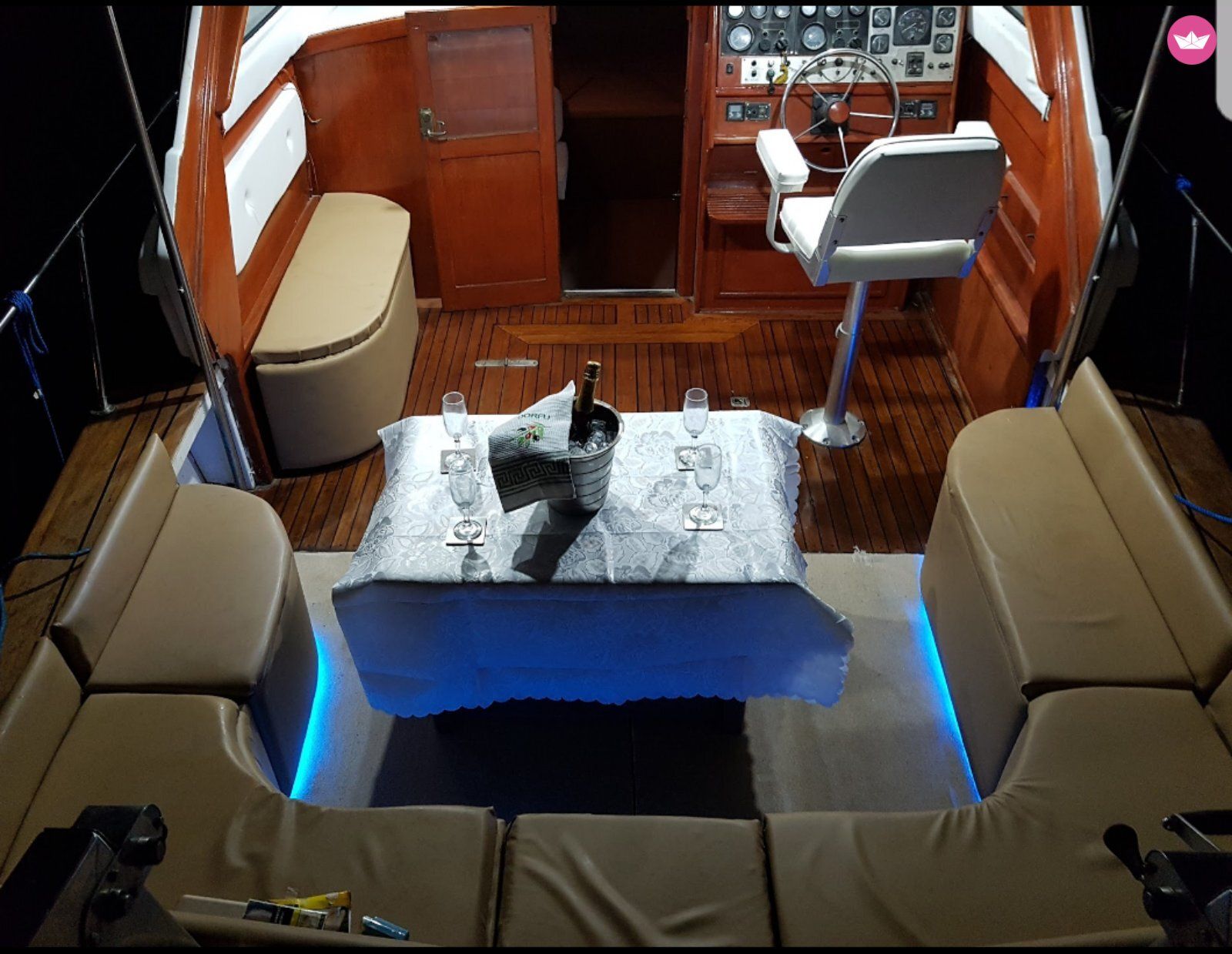 Czarteruj Chris Craft 31 Commander Sport Express