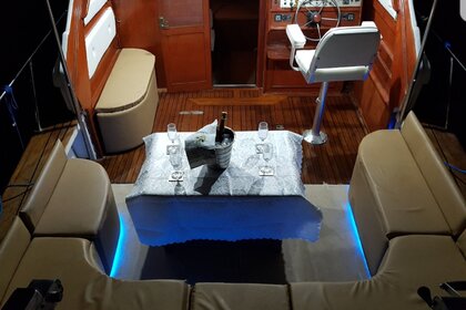 Location Bateau à moteur Chris Craft 31 Commander Sport Express Corfou