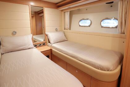 FELINA Ferretti 830