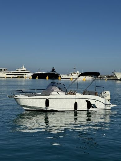 Rent Beneteau 2022 Flyer 7 Sundeck Motorboat (2022) in Antibes - Click&Boat