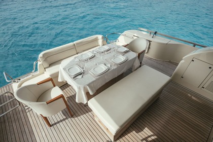TO ESCAPE  Ferretti Altura 690