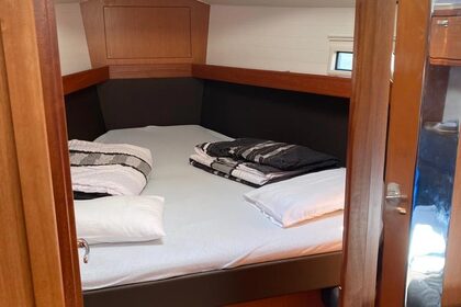 Rental Sailboat Bavaria Yachtbau Bavaria Cruiser 37 - 3 cab. Lelystad- Haven