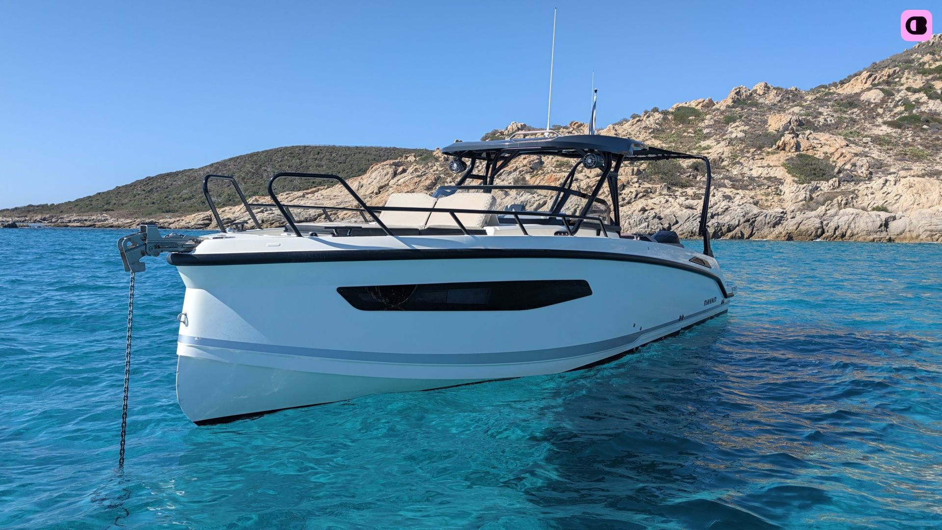 Bateau à moteur Navan S30 350cv