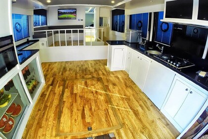 Hyra båt Motorbåt Luxury Trawler Yacht Rental Fethiye 2024 Bodrum