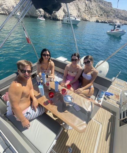 Marselha Motorboat Jeanneau Cap Camarat 9.0 Wa alt tag text