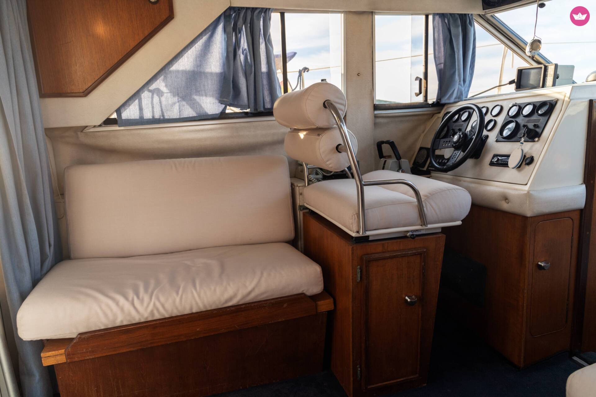 Bateau à moteur Fairline Corniche 31 400cv 4