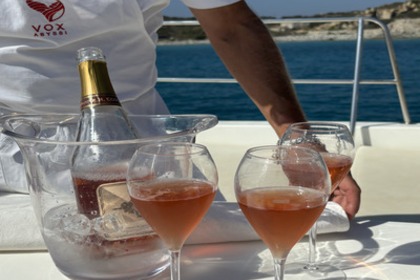 PAX ABYSSI: catamarano con opzione chef privato