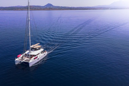 PRIVATE LUXURY CATAMARAN CRUISE TO DIA ISLAND WITH MEAL AND WATER ACTIVITIES