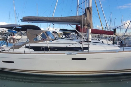 Charter Sailboat Jeanneau Sun Odyssey 379 La Rochelle