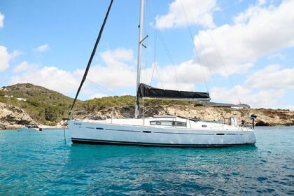 Hire Sailboat Beneteau Oceanis 43 Ibiza