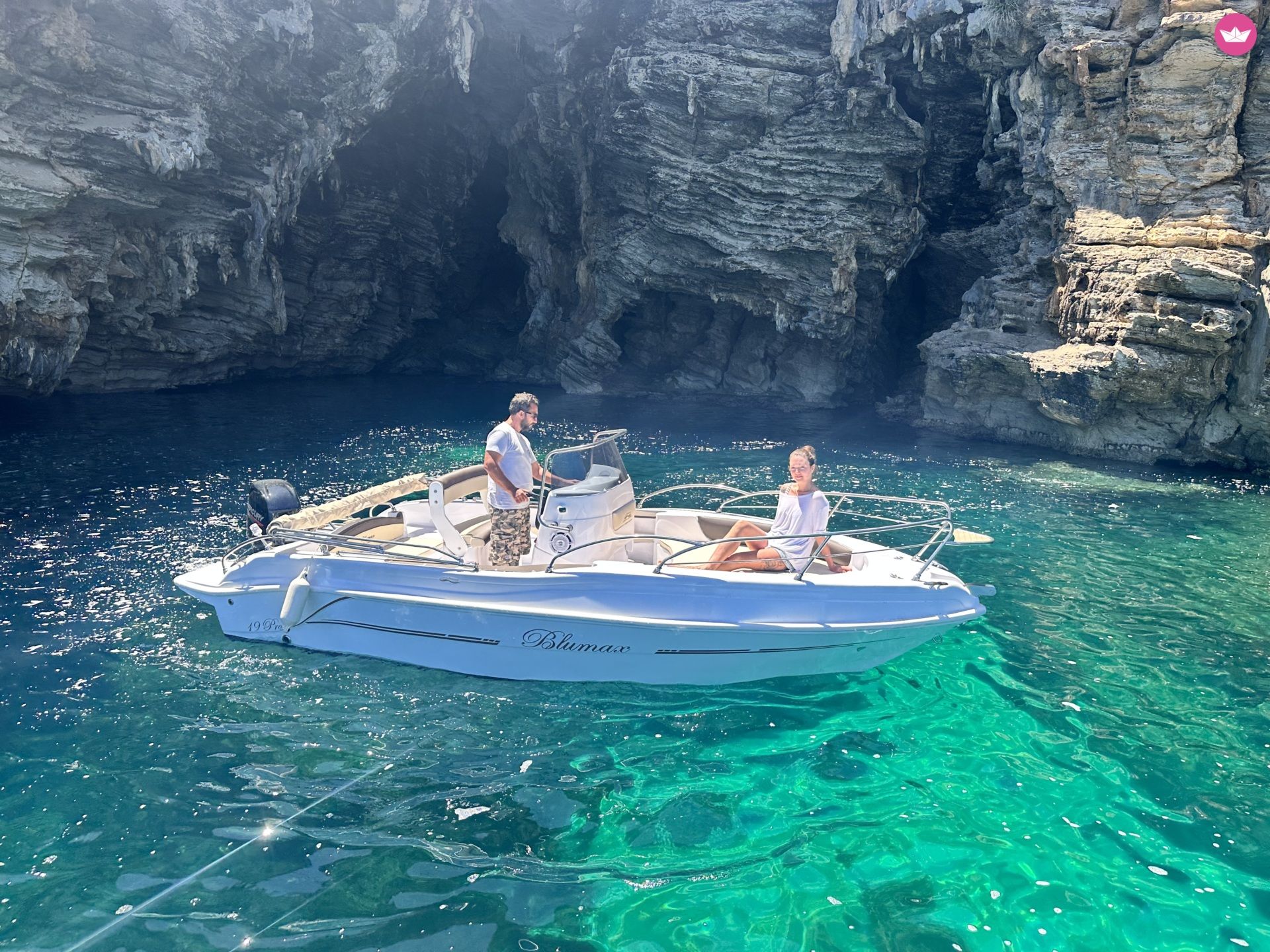 Bateau à moteur Cream