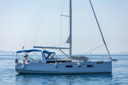 Velero BENETEAU OCEANIS 38.1 11.5m.