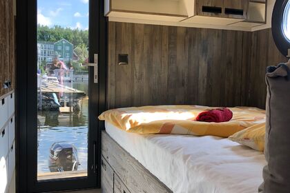 Sail on this boat without a license with 1 Cabin w