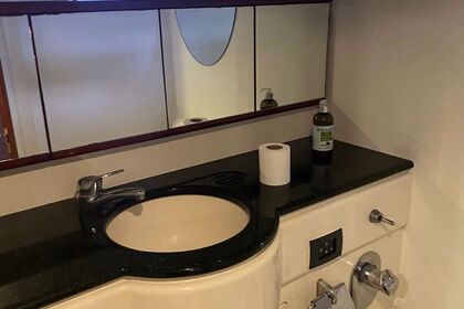 Incredible 21m Motoryat B18