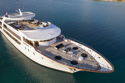 Charter Motor yacht Custome Crewed Split