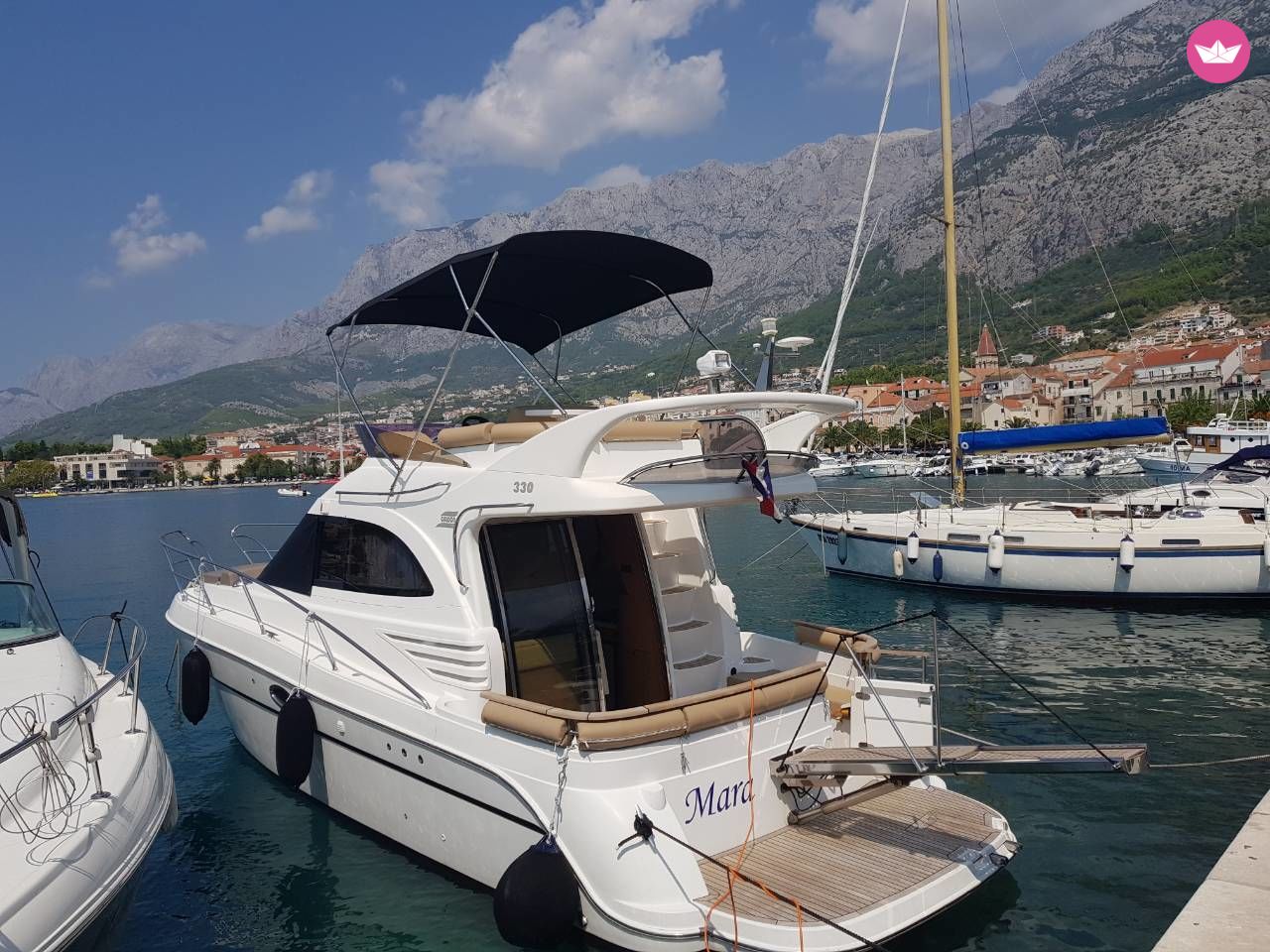 Motorboat Galeon 33 Fly for hire