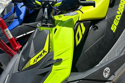 Alquiler Moto de agua Seadoo Spark Trixx Roses