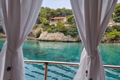 Traditional Yacht Experience · Cruise in Athens