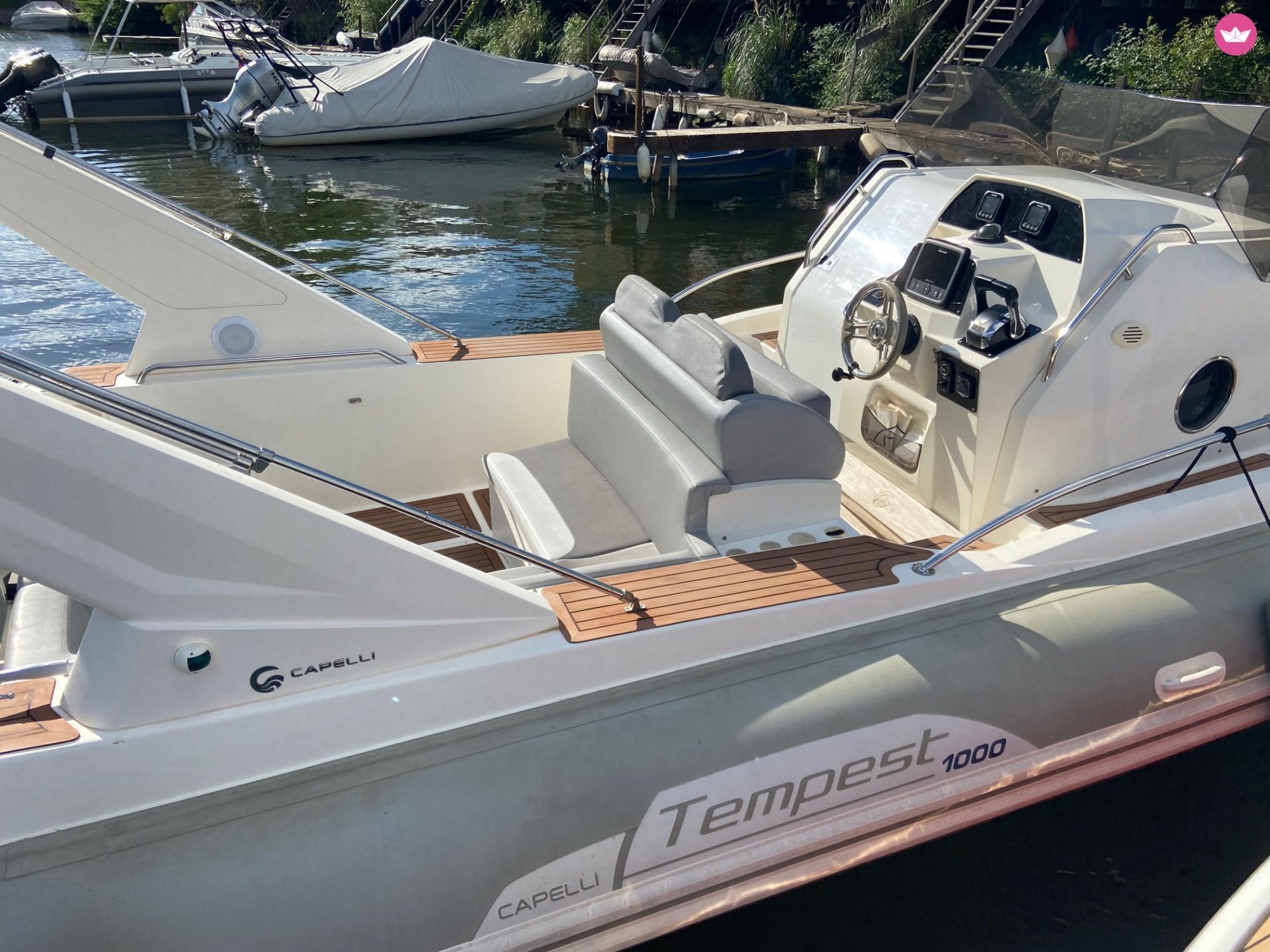 Semi-rigide Capelli Tempest 1000 WA 600cv 7