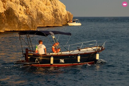 Charter Motorboat Apreamare Lancia Sorrentina 7 Metri Castro Marina